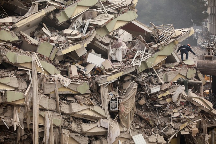Depremde yıkılan binalarla ilgili soruşturma kapsamında 54 kişi tutuklandı
