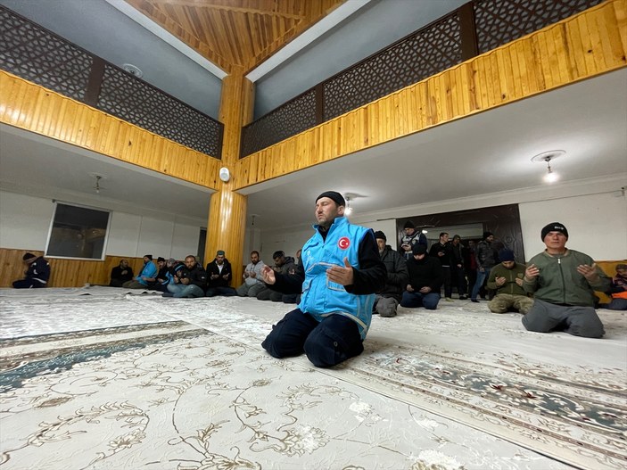 Deprem bölgelerinde Miraç Kandili dualarla idrak edildi