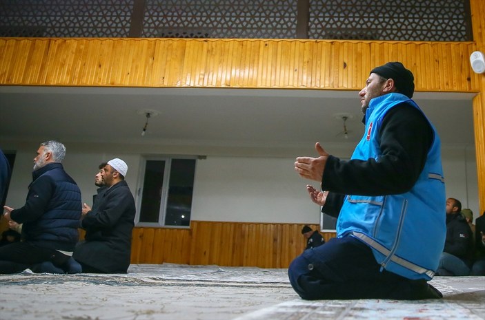 Deprem bölgelerinde Miraç Kandili dualarla idrak edildi
