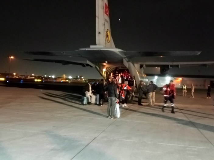 Hatay'da arama kurtarma çalışmalarına katılan 32 İBB itfaiye ekibi İstanbul'a döndü