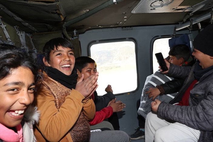 Murat Kurum afetzede çocukların helikoptere binme talebini gerçekleştirdi