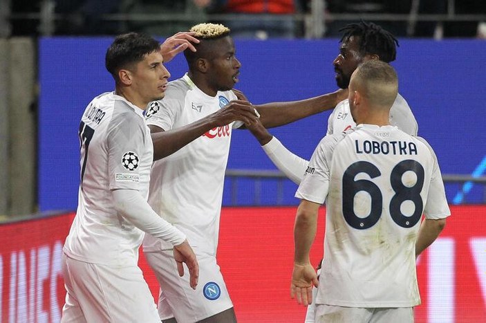 Napoli, Eintracht Frankfurt'u mağlup etti