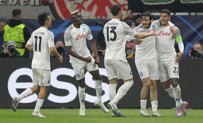 Napoli, Eintracht Frankfurt'u mağlup etti