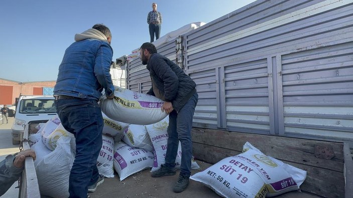 Konya Büyükşehir Belediyesi’nden Hataylı çiftçilere 10 tır yem desteği