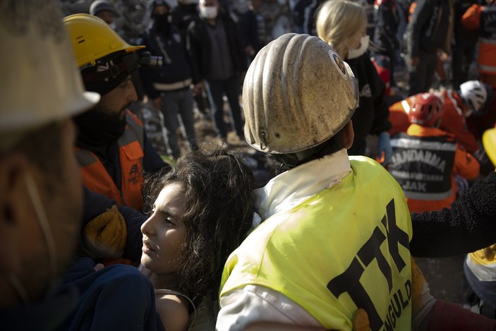 Hatay'da bir kadın ve iki çocuk 228'inci saatte kurtarıldı