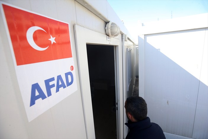 AFAD, 253 bin 16 personeliyle deprem bölgesinde sahada görev alıyor