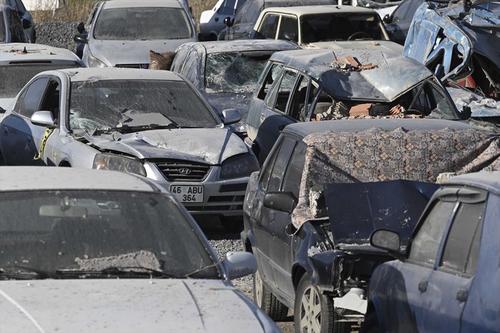 Kahramanmaraş'ta depremde hasar gören araçlar kaldırılıyor