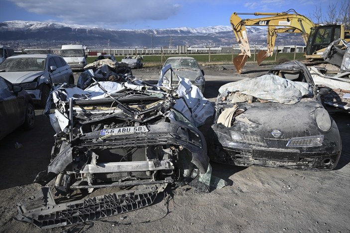 Kahramanmaraş'ta depremde hasar gören araçlar kaldırılıyor