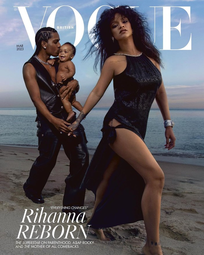 Rihanna bebeğiyle poz verdi